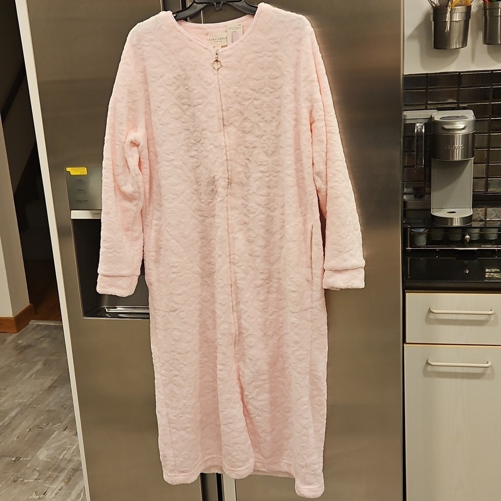 💕LAURA ASHLEY💕 48" Zip Robe ~ Pink Damask L/XL NWT
